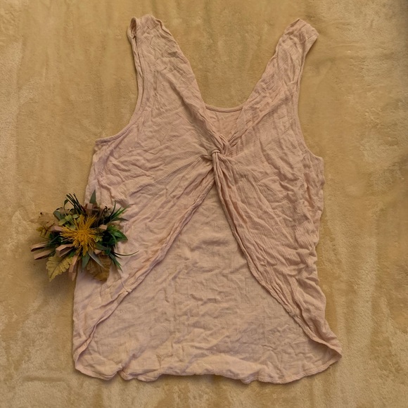 🌸Open Back Top🌸 - Picture 2 of 2